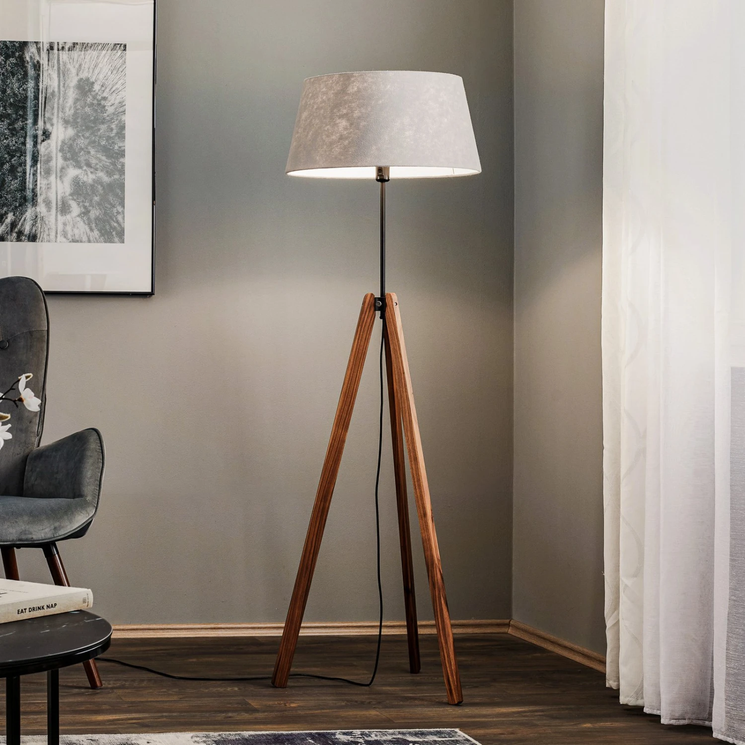 Rothfels Reba Stehlampe, Tripod, Filz Grau 1 Rothfels Reba Stehlampe, Tripod, Filz Grau