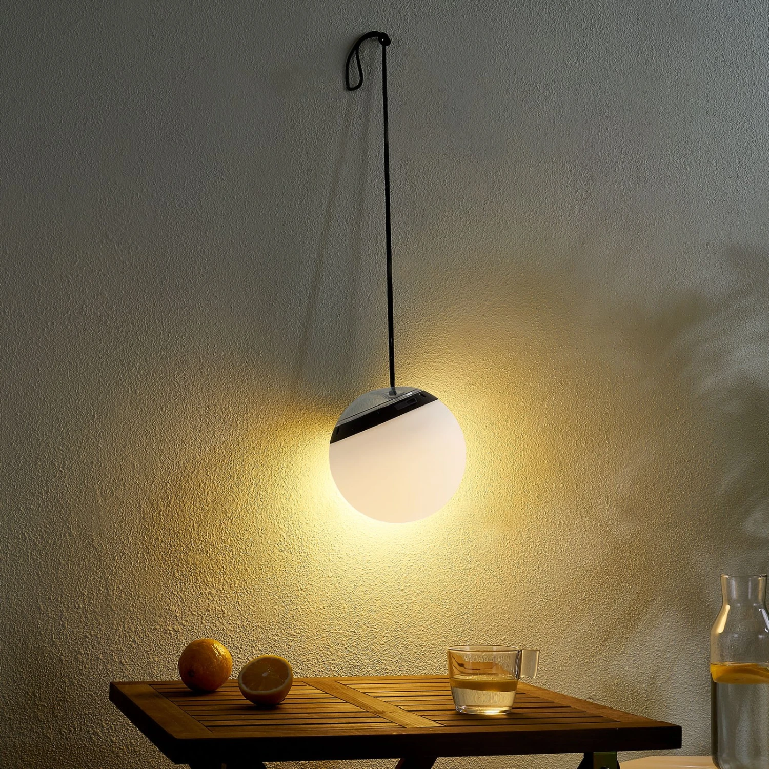 Lindby Eleia LED-Außen-Hängeleuchte, Akku 1 Lindby Eleia LED-Außen-Hängeleuchte, Akku