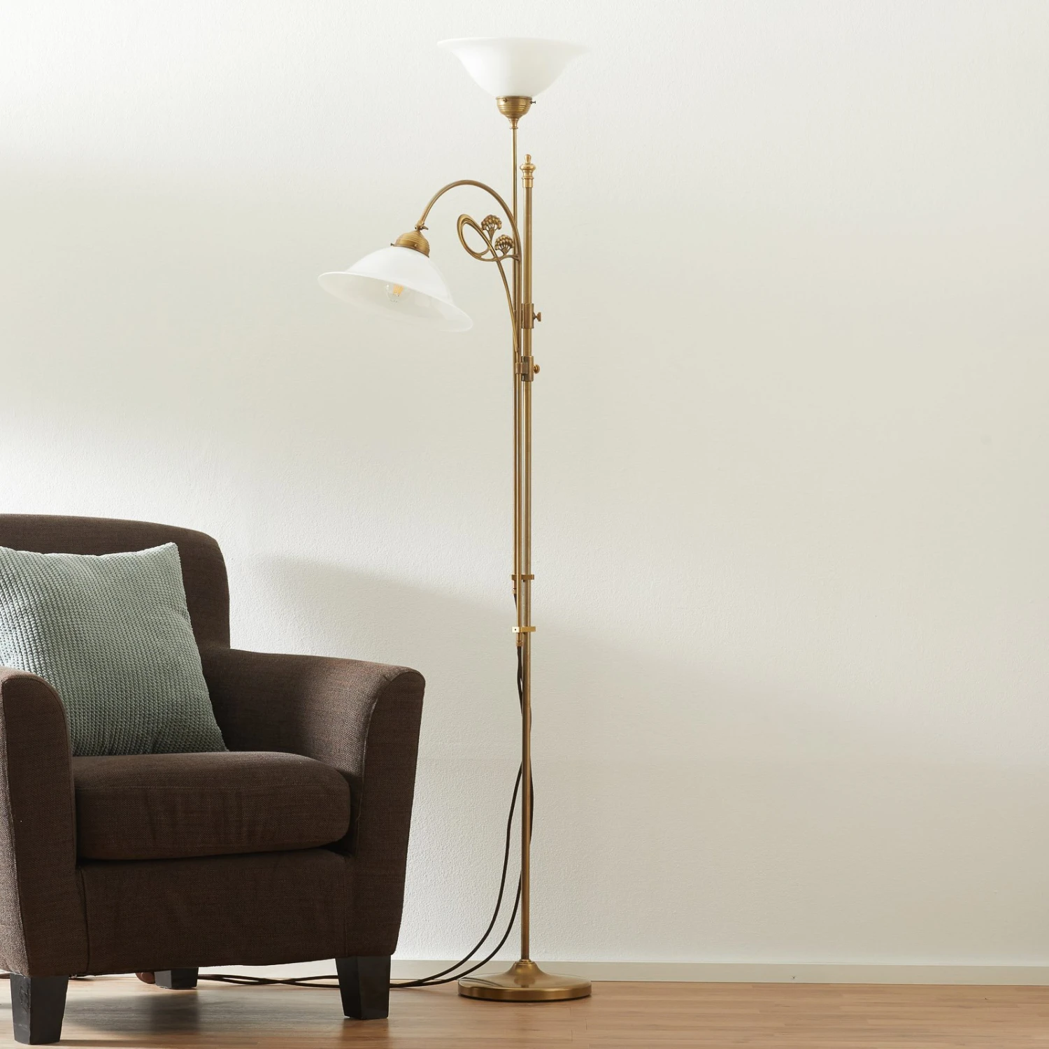 Messing-Stehleuchte Alwine Zweiflammig 2 Messing-Stehleuchte Alwine Zweiflammig – Bild 2