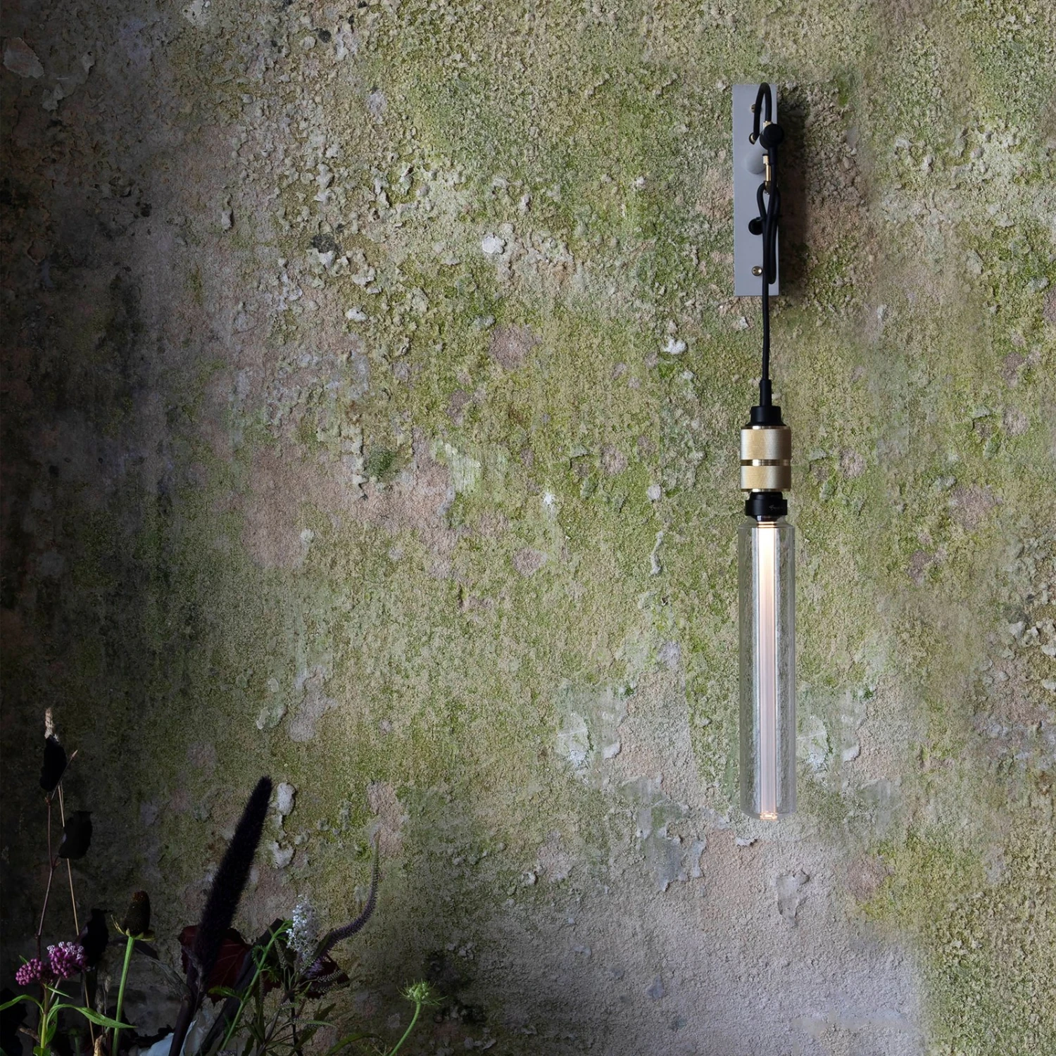 Buster + Punch Hooked Wall Nude Grau/messing 2 Buster + Punch Hooked Wall Nude Grau/messing – Bild 2