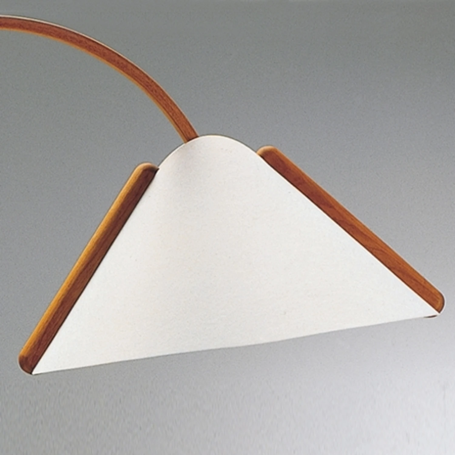 Stehleuchte Arcade Mit Holzgestell 2 Stehleuchte Arcade Mit Holzgestell – Bild 2