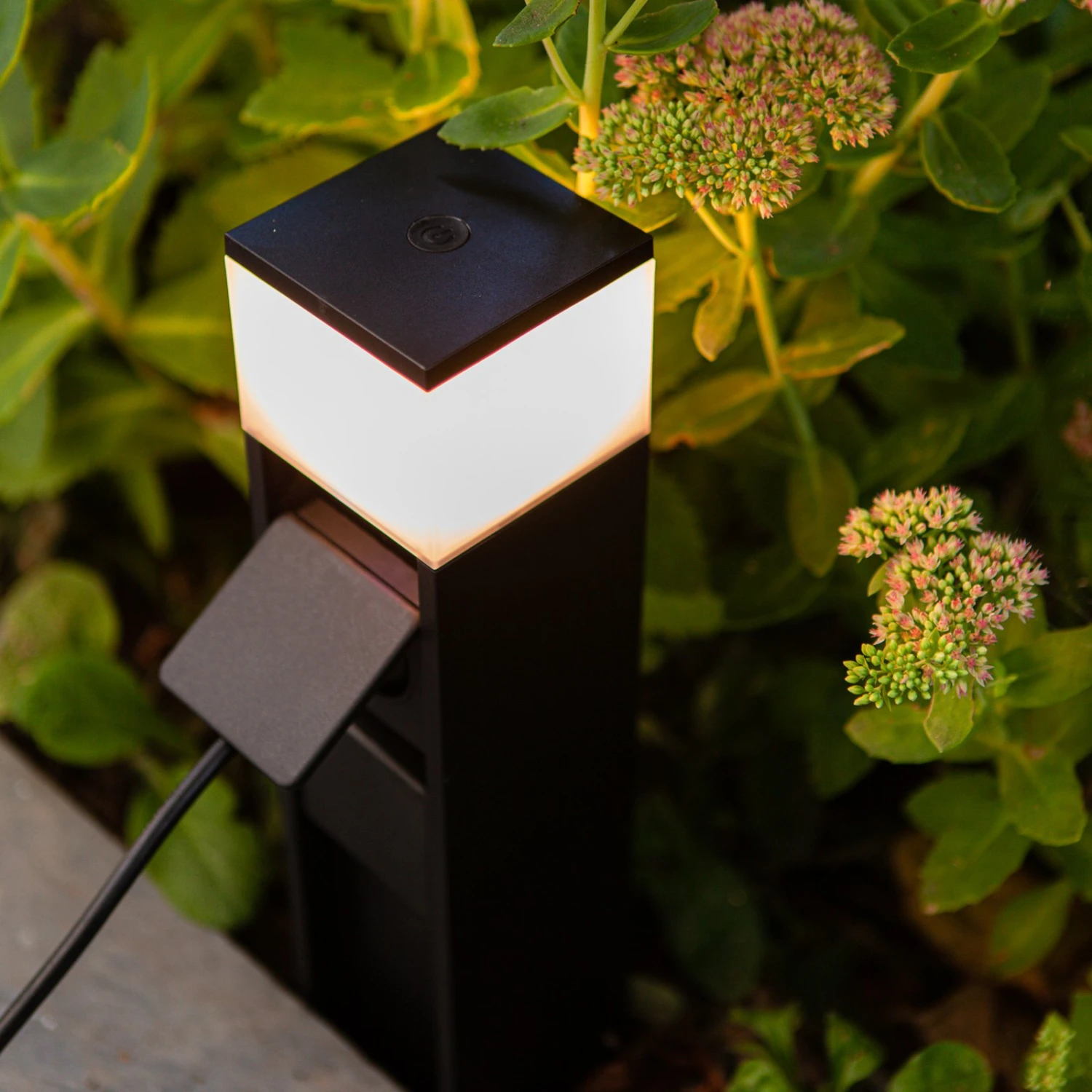 LED-Sockelleuchte Mains Mit Steckdosen 3 LED-Sockelleuchte Mains Mit Steckdosen – Bild 3