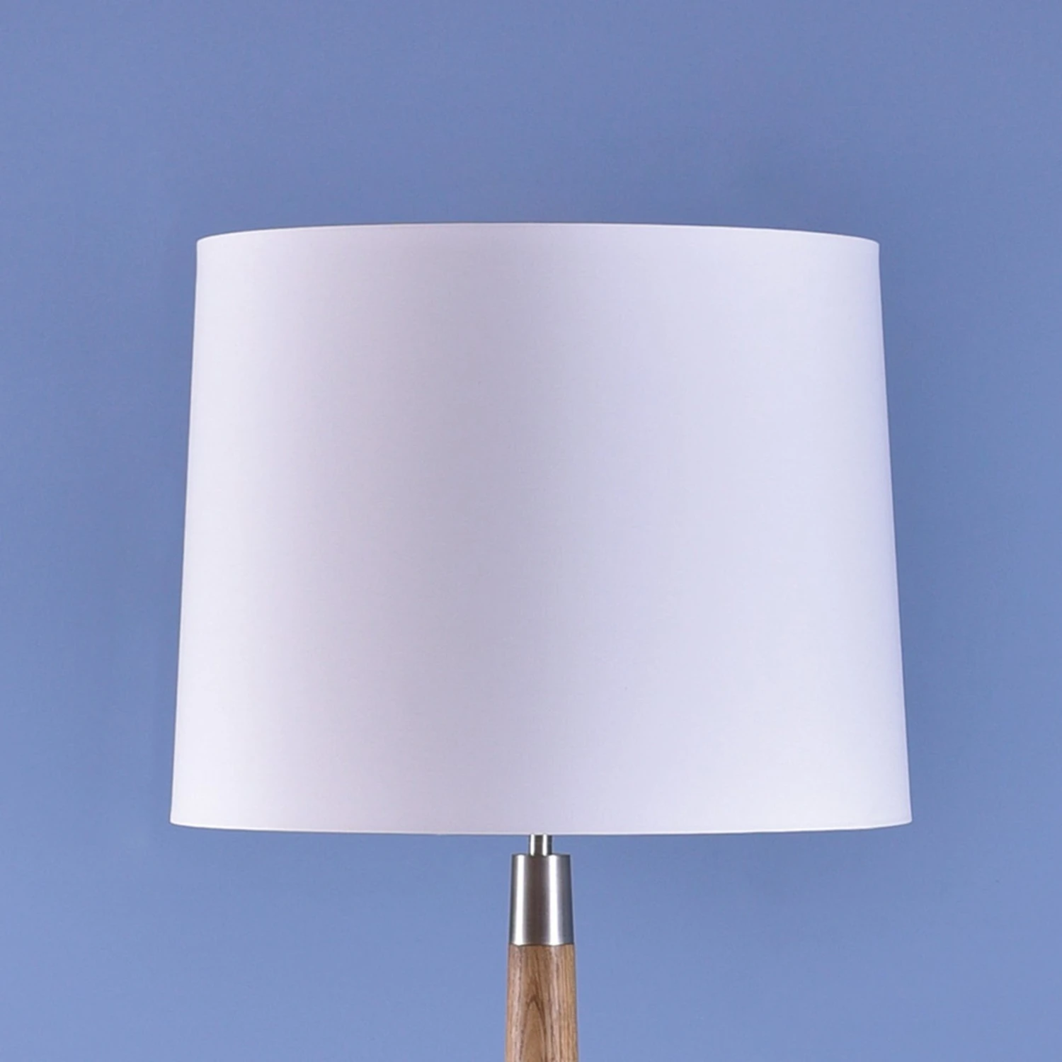 HerzBlut Conico Stehleuchte, Weiß, Eiche Geölt 2 HerzBlut Conico Stehleuchte, Weiß, Eiche Geölt – Bild 2