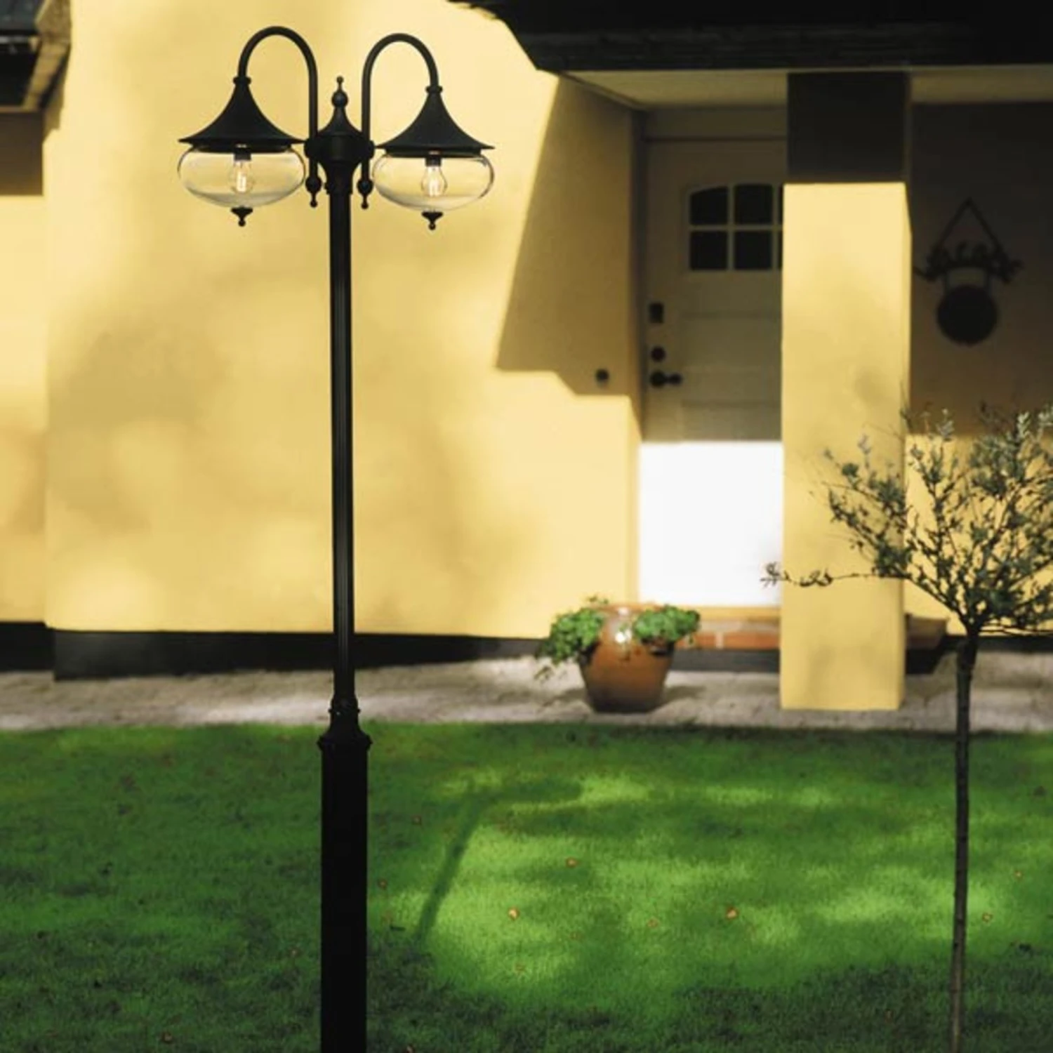 Konstsmide Mastleuchte Libra 2-flammig Schwarz 1 Konstsmide Mastleuchte Libra 2-flammig Schwarz