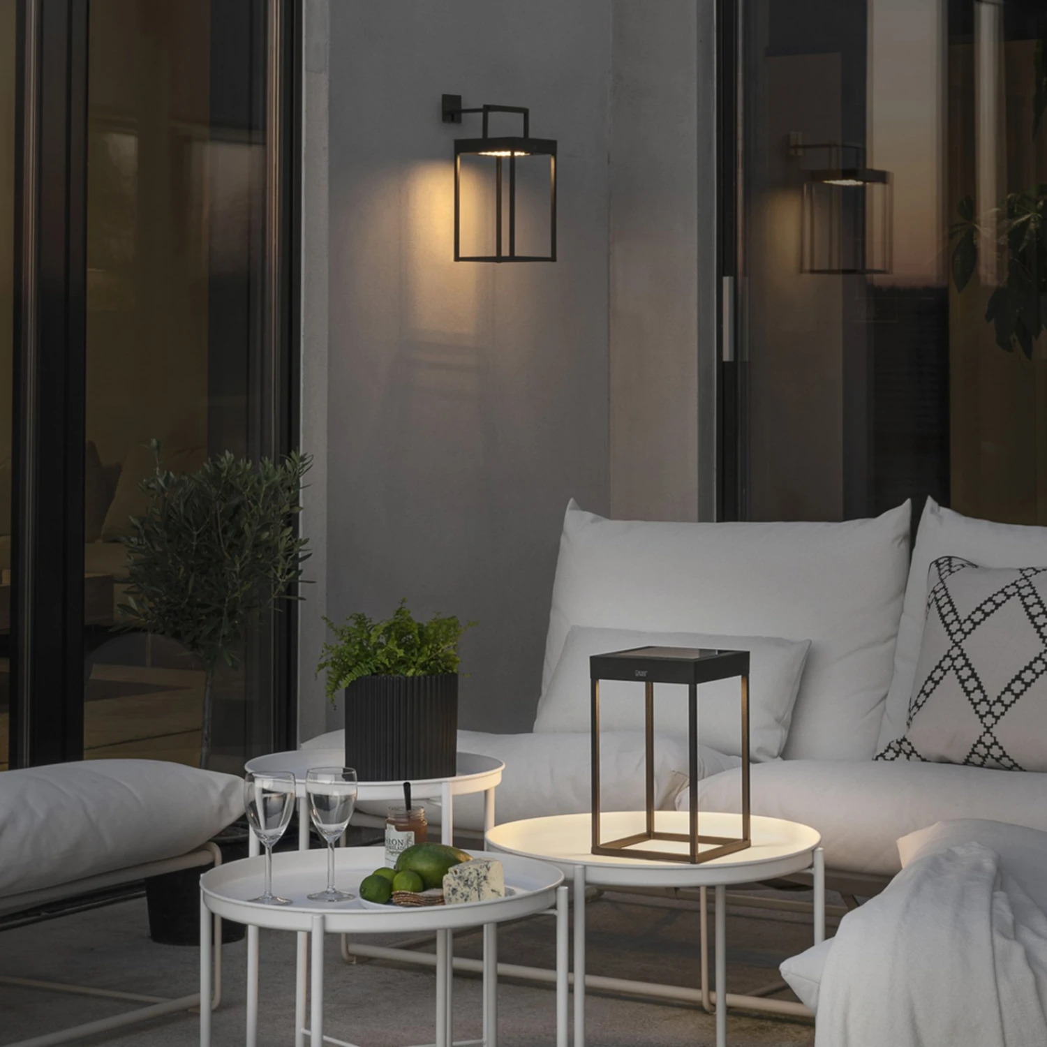 Konstsmide LED-Solarlaterne Portofino, Wand / Tisch, Schwarz 4 Konstsmide LED-Solarlaterne Portofino, Wand / Tisch, Schwarz – Bild 4