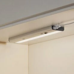 LEDVANCE Linear Flat Unterbaulampe 3.000K Schalter