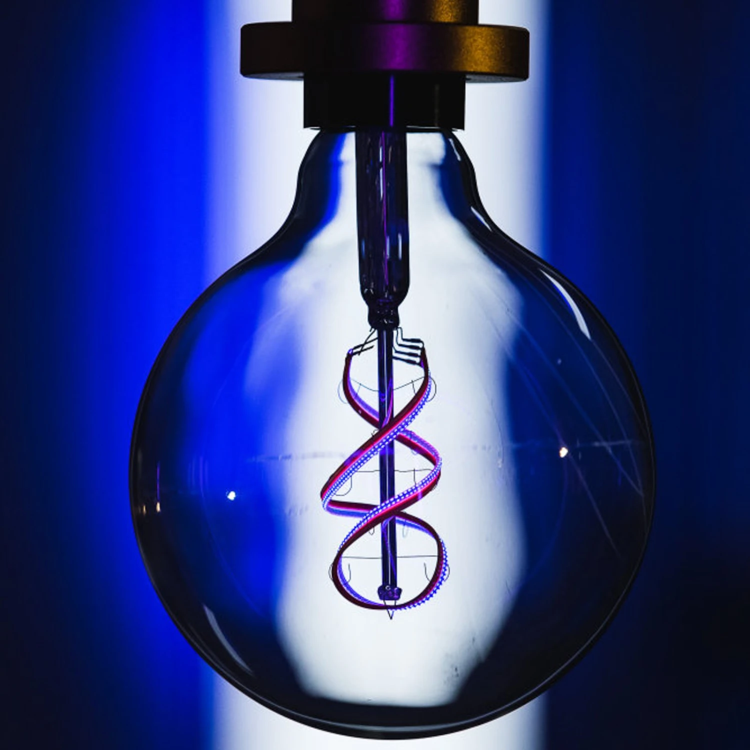 LEDVANCE SMART+ WiFi Filament Globe RGBW E27 4,5W 5 LEDVANCE SMART+ WiFi Filament Globe RGBW E27 4,5W – Bild 5