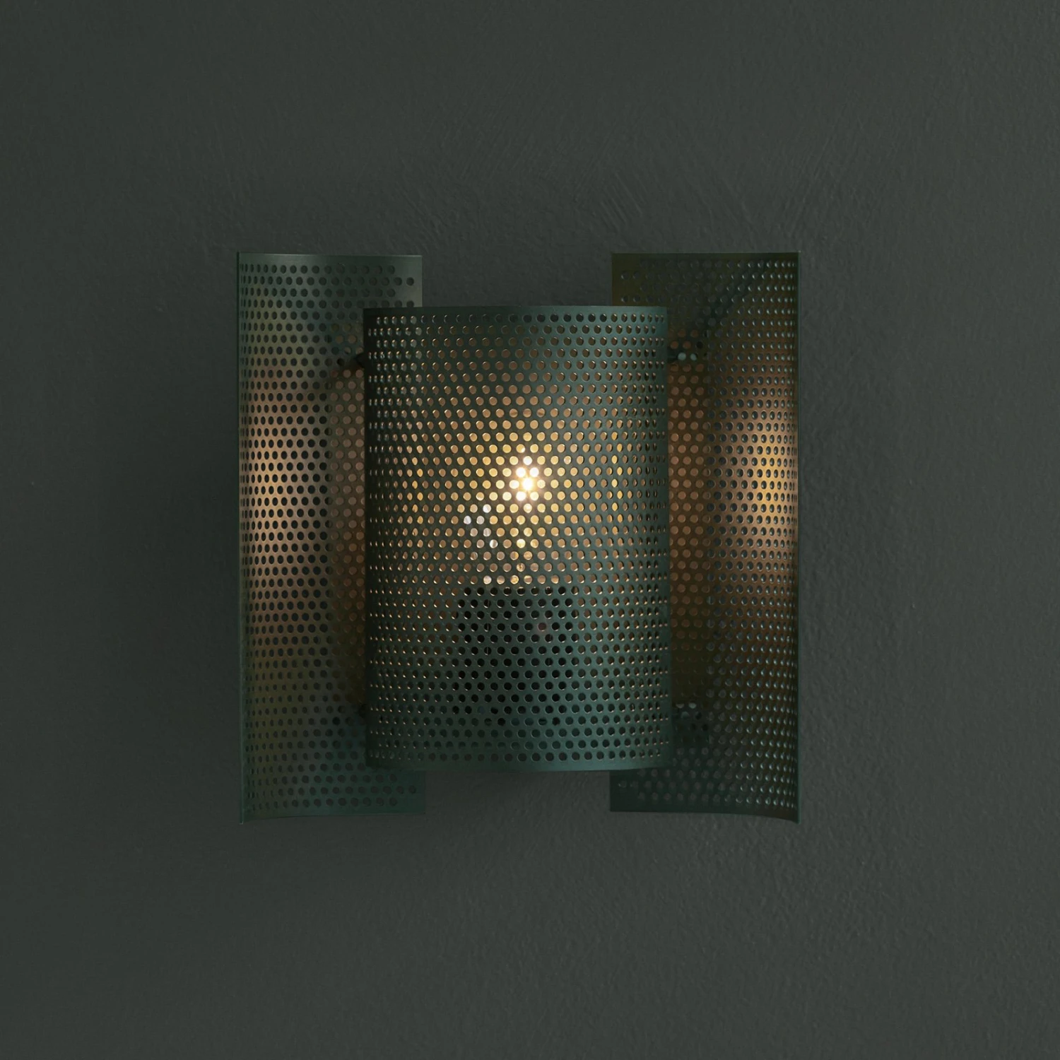 Northern Butterfly Perforated Wandlampe Dunkelgrün 2 Northern Butterfly Perforated Wandlampe Dunkelgrün – Bild 2