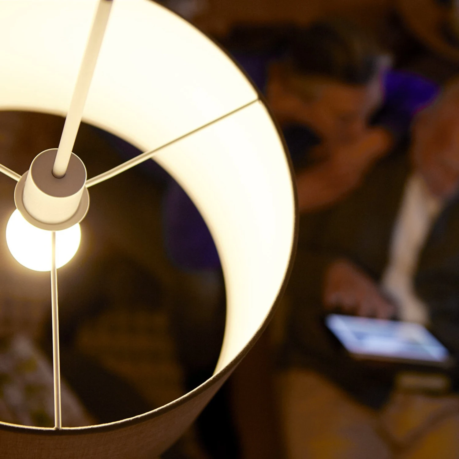 Philips E27 LED-Lampe Tag/Nacht-Sensor 7,5W 2.700K 7 Philips E27 LED-Lampe Tag/Nacht-Sensor 7,5W 2.700K – Bild 7