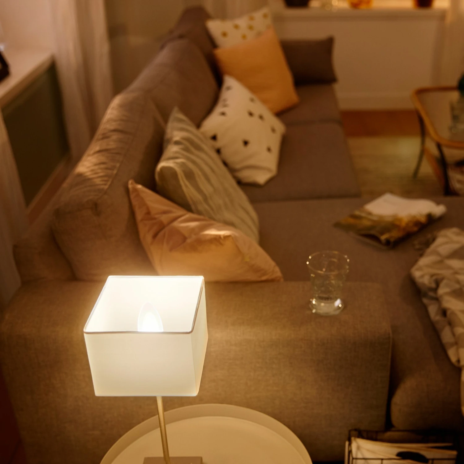 Philips Hue White 5,5W E14 LED-Kerzenlampe 2er-Set 6 Philips Hue White 5,5W E14 LED-Kerzenlampe 2er-Set – Bild 6