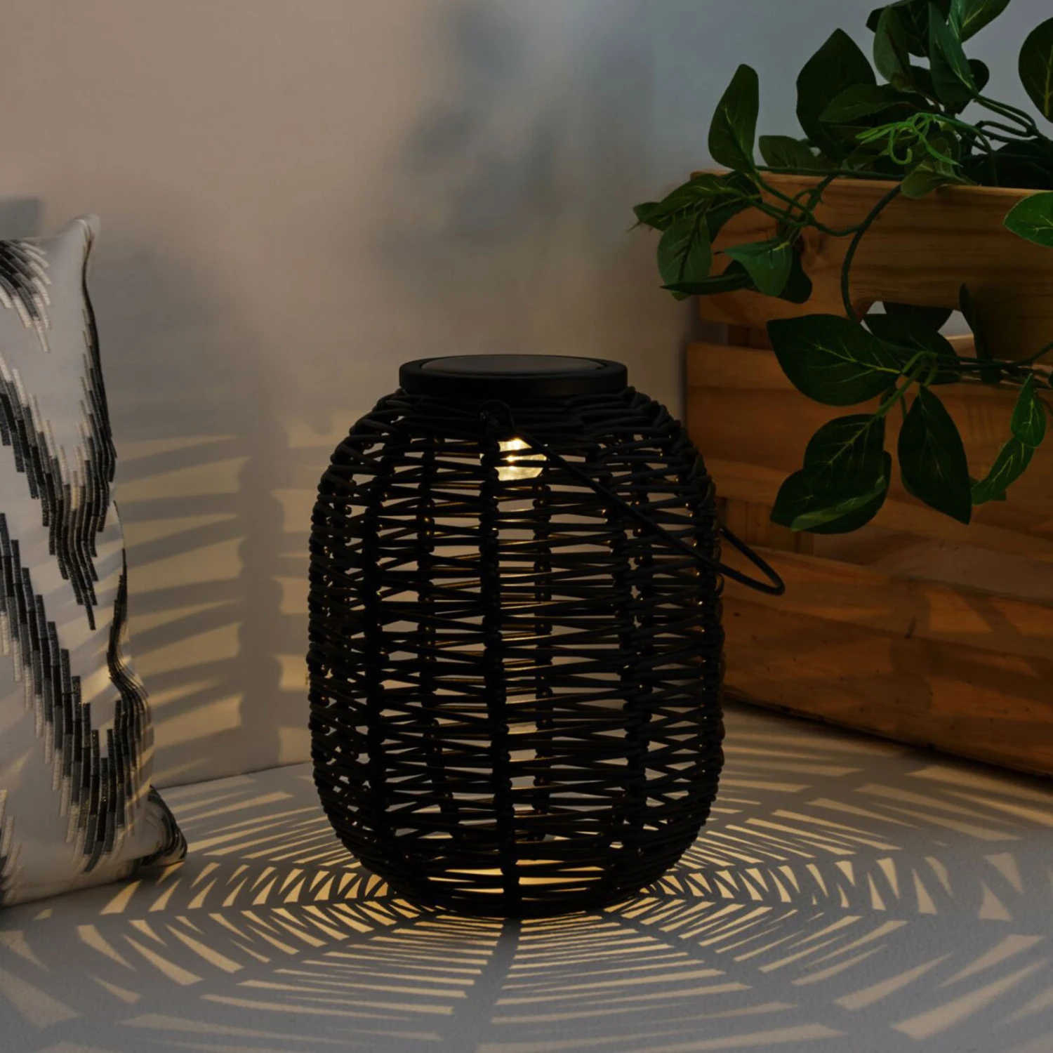 Pauleen Sunshine Treasure LED-Solarlaterne Schwarz 3 Pauleen Sunshine Treasure LED-Solarlaterne Schwarz – Bild 3