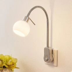 Lindby Aeryn Steckdosenleuchte, Flexarm, Schalter