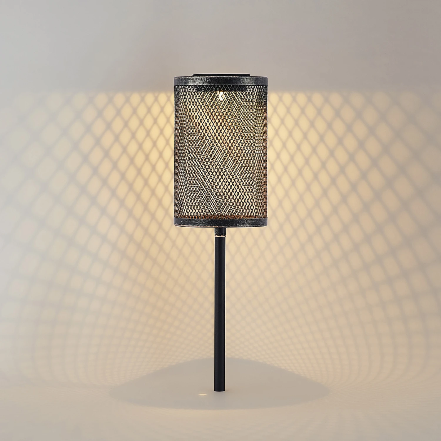 Lindby Wigand LED-Solarleuchte Erdspieß 4er-Pack 3 Lindby Wigand LED-Solarleuchte Erdspieß 4er-Pack – Bild 3