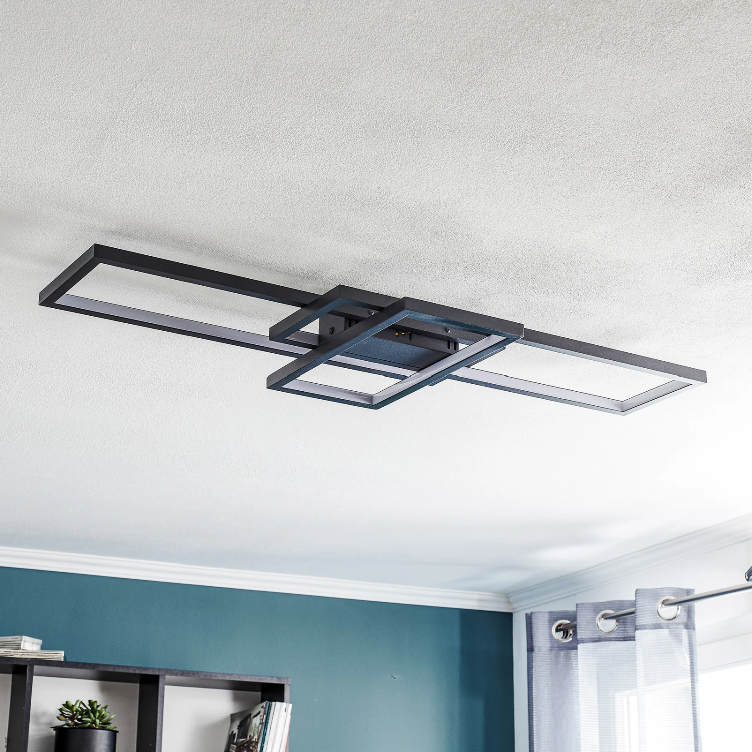 Lindby Manelia LED-Deckenlampe CCT, RGB, 104 Cm 2 Lindby Manelia LED-Deckenlampe CCT, RGB, 104 Cm – Bild 2