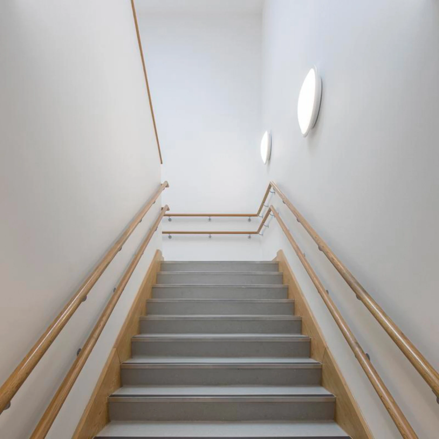 Thorn Katona Sensorleuchte Ø 30,7cm 4.000K 1.950lm 4 Thorn Katona Sensorleuchte Ø 30,7cm 4.000K 1.950lm – Bild 4