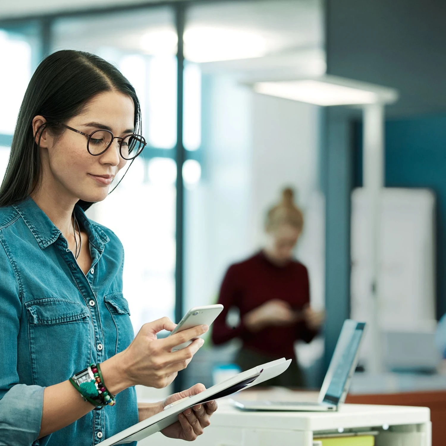 LED-Stehlampe Yara.single 4.000K, BT, LTX, Schwarz 2 LED-Stehlampe Yara.single 4.000K, BT, LTX, Schwarz – Bild 2