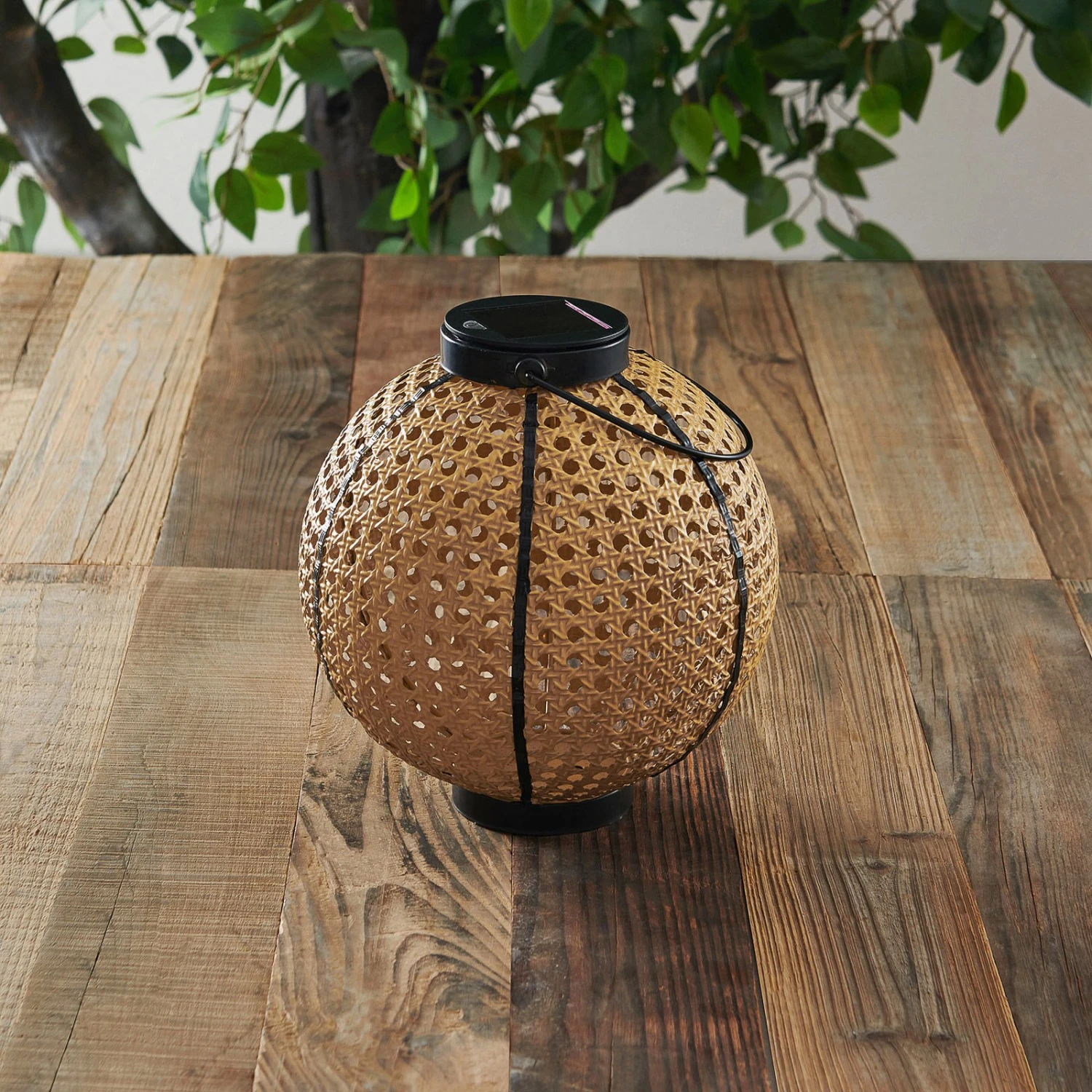 Lindby Lemark LED-Solarlaterne, Kugel, Tragbar 2 Lindby Lemark LED-Solarlaterne, Kugel, Tragbar – Bild 2