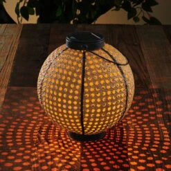 Lindby Lemark LED-Solarlaterne, Kugel, Tragbar