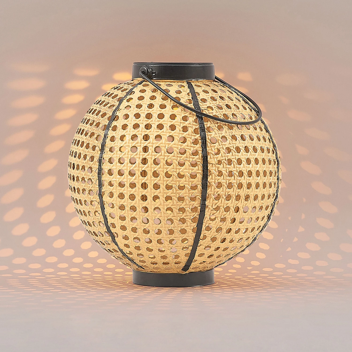 Lindby Lemark LED-Solarlaterne, Kugel, Tragbar 6 Lindby Lemark LED-Solarlaterne, Kugel, Tragbar – Bild 6