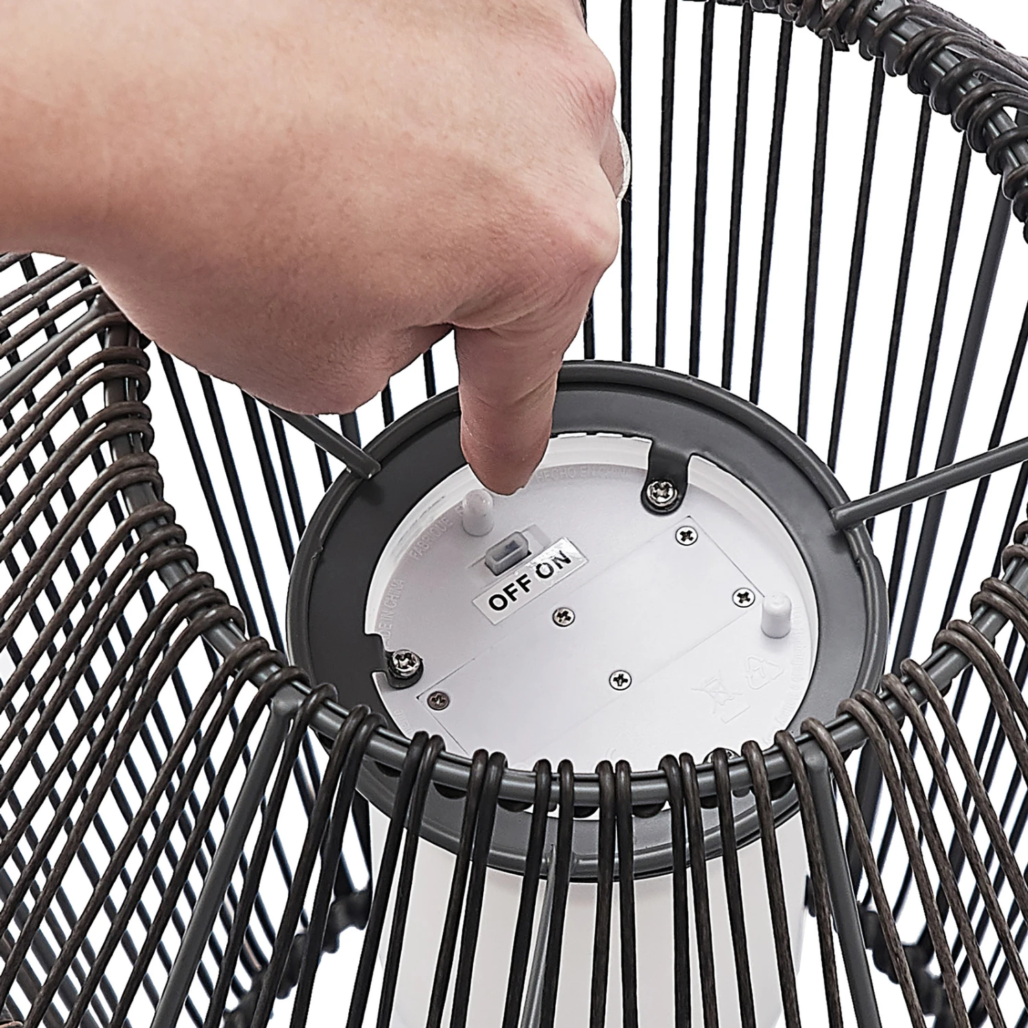 Lindby Kaati LED-Solar-Laterne, Rattanoptik, 26 Cm 9 Lindby Kaati LED-Solar-Laterne, Rattanoptik, 26 Cm – Bild 9