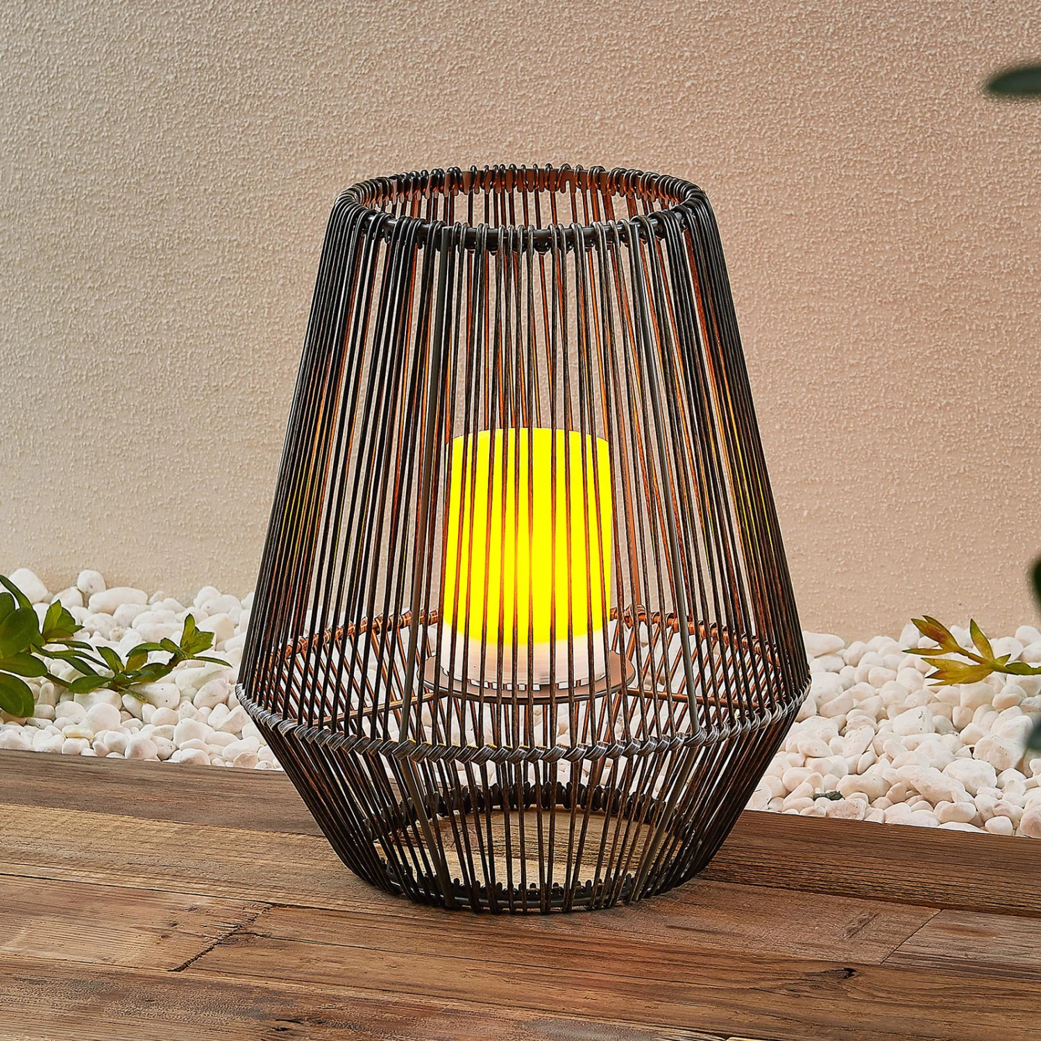 Lindby Kaati LED-Solar-Laterne, Rattanoptik, 26 Cm 1 Lindby Kaati LED-Solar-Laterne, Rattanoptik, 26 Cm